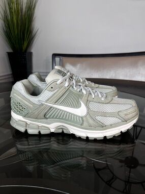 Nike Zoom Vomero 5 Jade
Horizon - Size 9.5 Mens